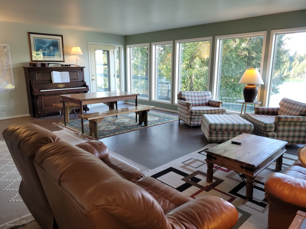 Main Level (4 bedrooms with 2 full baths) photo 1