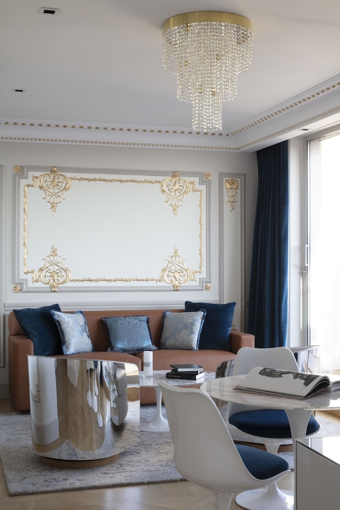Prestige Eiffel Suite
