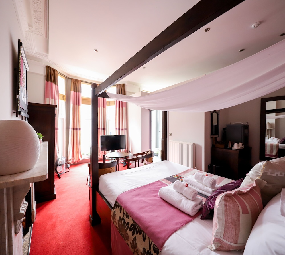 Deluxe Double Room, Ensuite (4 poster) photo 3
