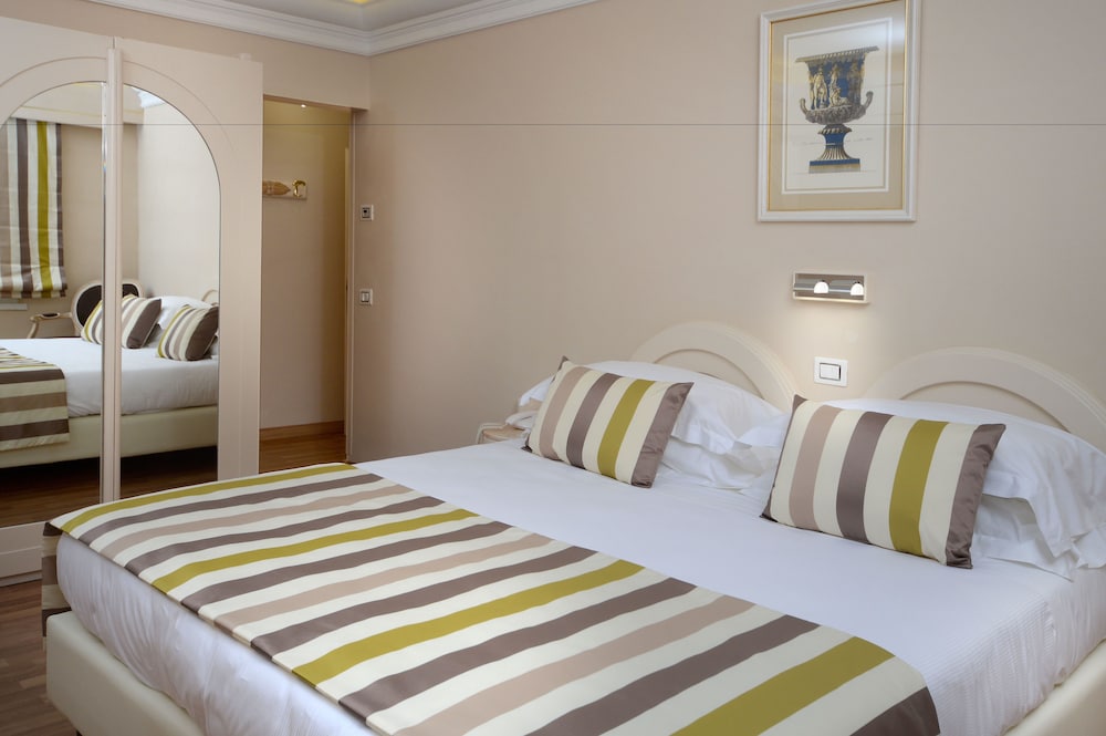 Standard Triple Room, 1 Bedroom (Triple Room on 2 Levels, Small window) photo 2