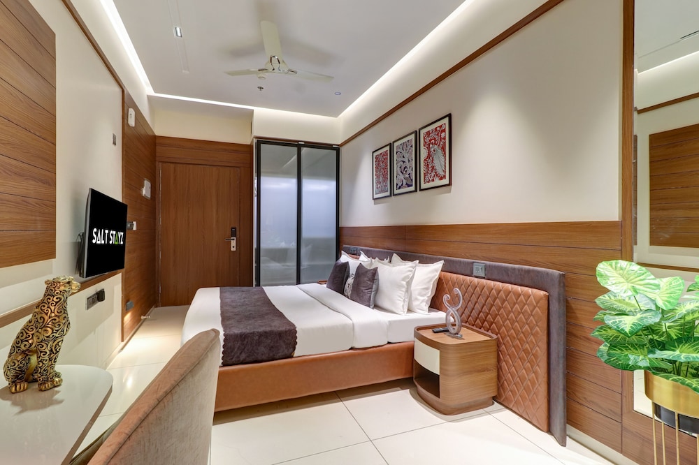 Deluxe Room with Private Balcony and Kitchennate