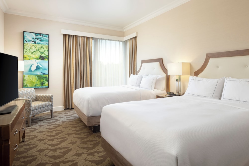 Premium Suite, 2 Queen Beds, Accessible (Hearing) - Photo 5