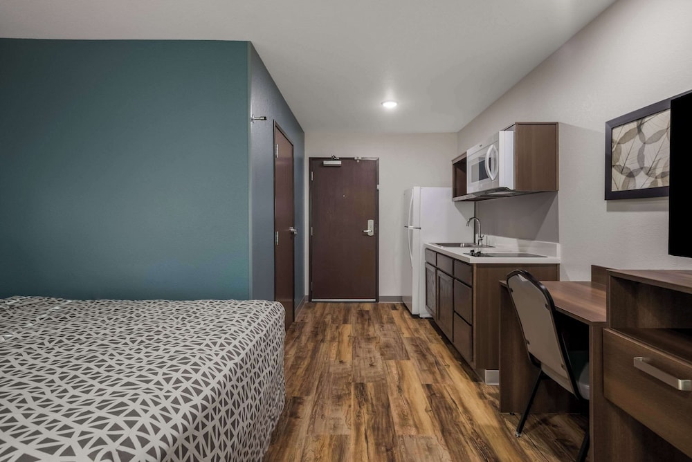 Standard Room, 1 Queen Bed, Non Smoking
