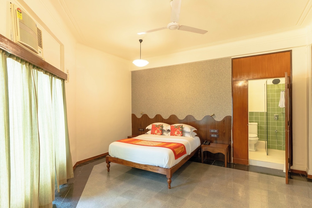 Superior Queens Necklace Suite