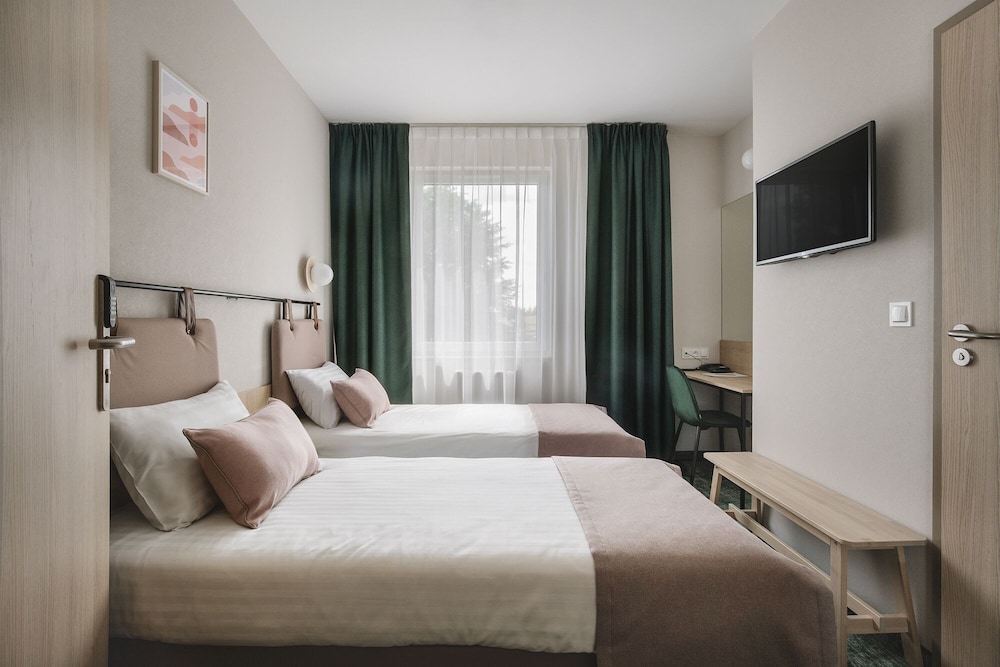 Standard Twin Room - Photo 1