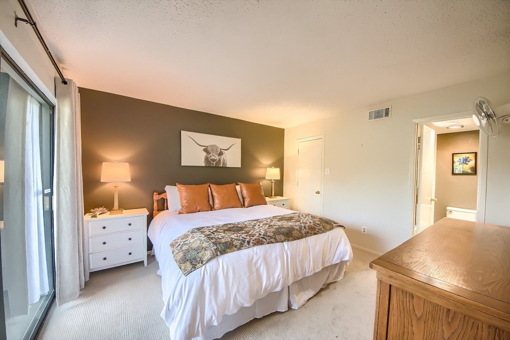 Condo, 3 Bedrooms