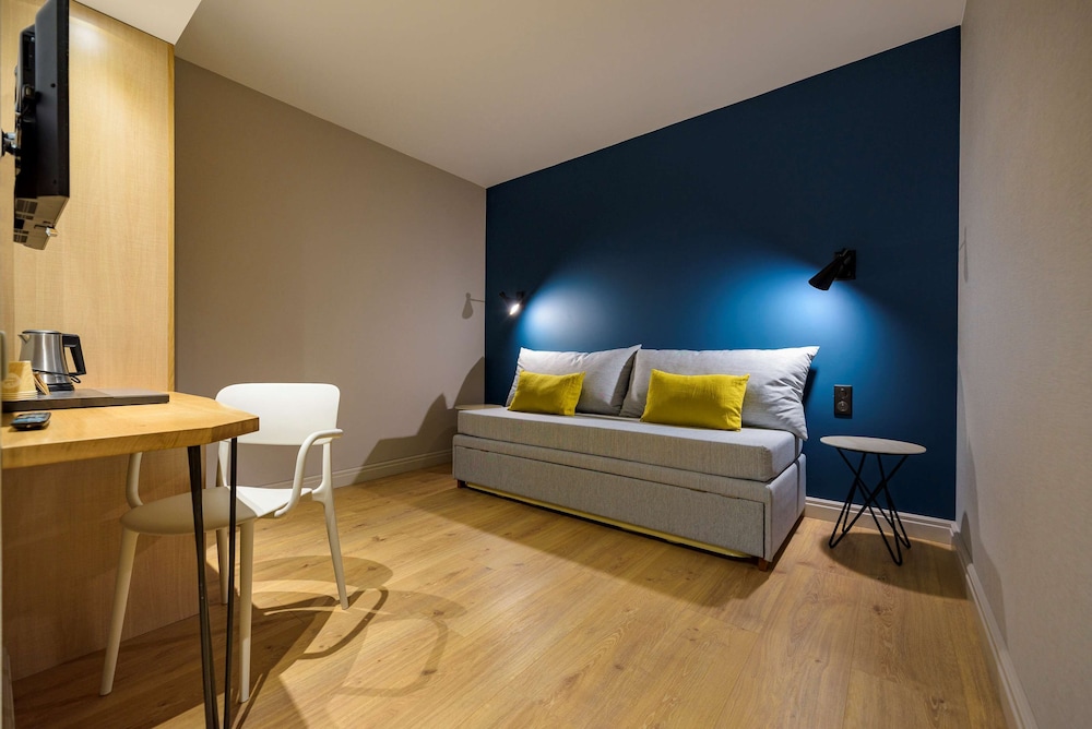 Family Suite, 1 King Bed, Non Smoking - Photo 2