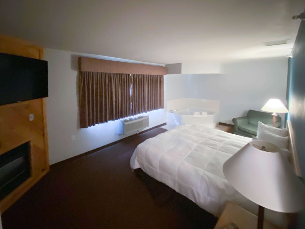 Deluxe Room, 1 King Bed, Non Smoking, Hot Tub photo 1