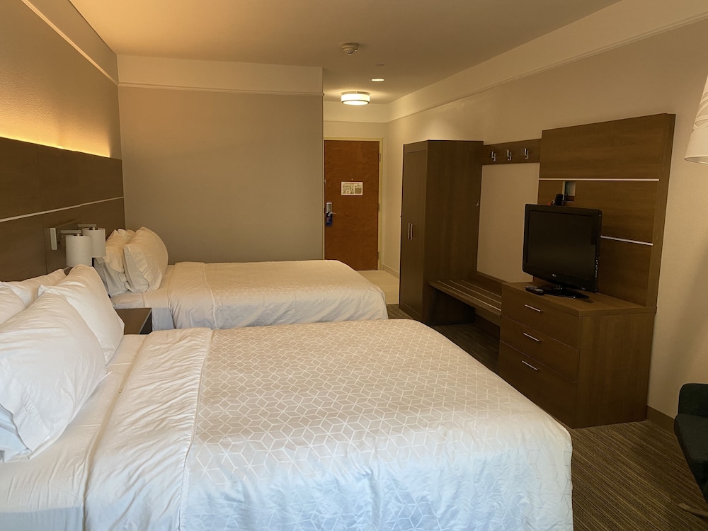 Standard Room, 2 Queen Beds, Accessible (Communication, Accessible Tub) - Photo 5