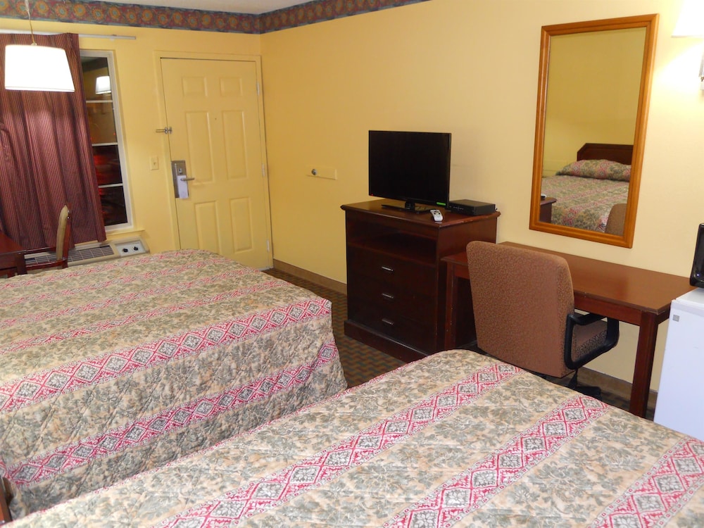Room, 2 Double Beds, Smoking - Photo 3