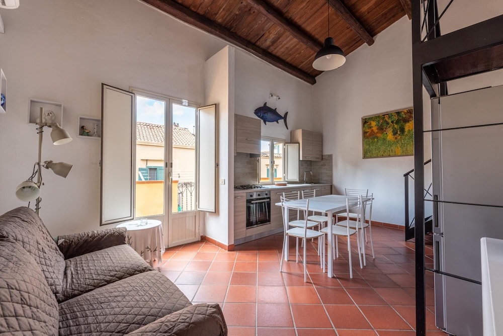 Apartment, Smoking