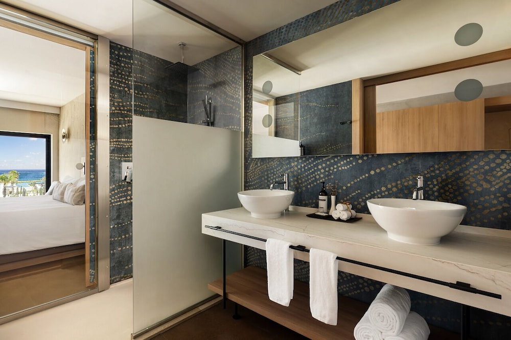 Junior Suite Ocean View King