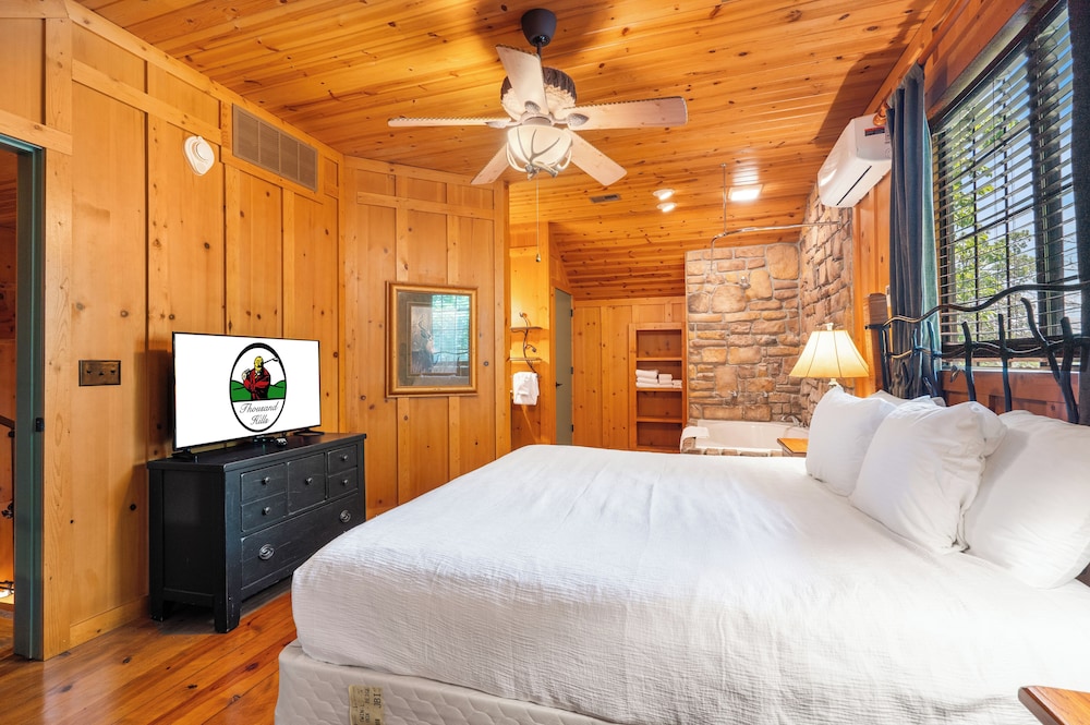 Cabin, 2 Bedrooms, Jetted Tub photo 2