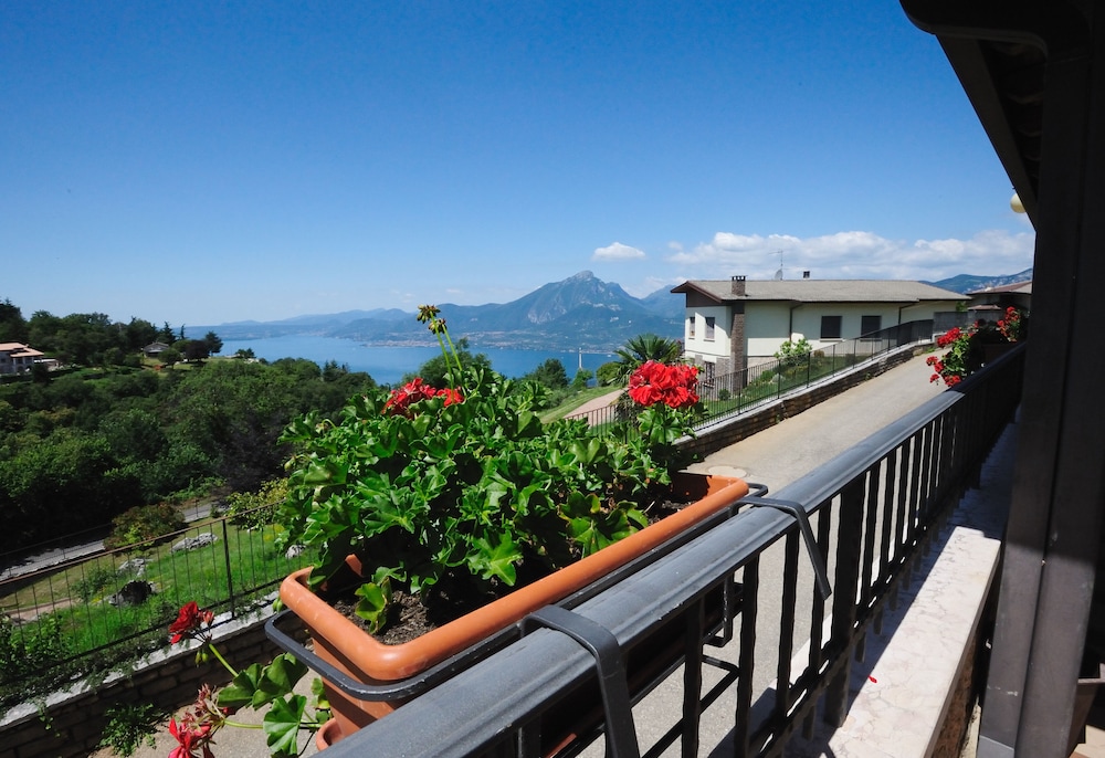 Standard Single Room, Balcony, Lake View