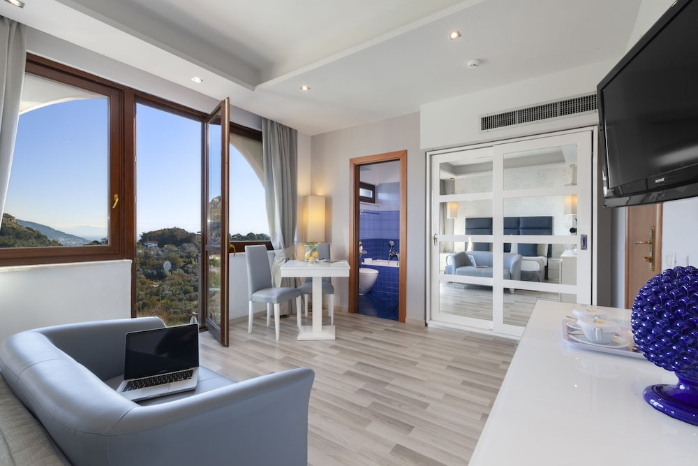 Standard Double Room, Partial Sea View (Adults Only) photo 2
