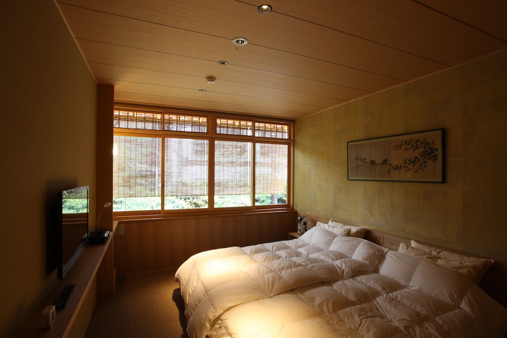 Twin Room With Two Semidouble Beds photo 1
