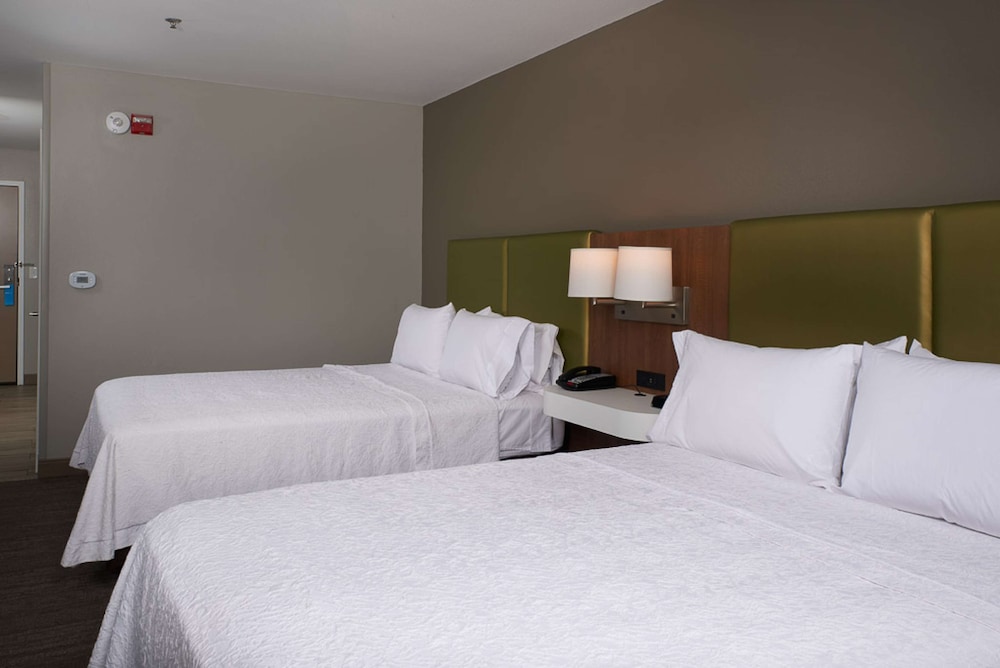 Room, 2 Queen Beds, Accessible, Non Smoking - Photo 2