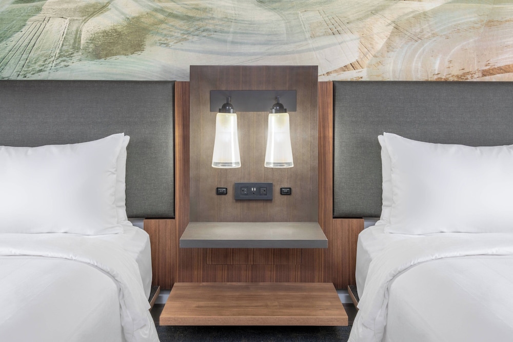 Room, 2 Queen Beds (Mobility Accessible, Roll-in Shower) photo 1