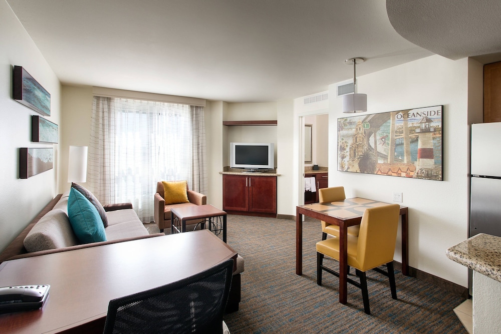 Suite, 1 Bedroom - Photo 1