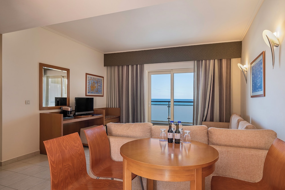 Sea View Suite - Photo 7