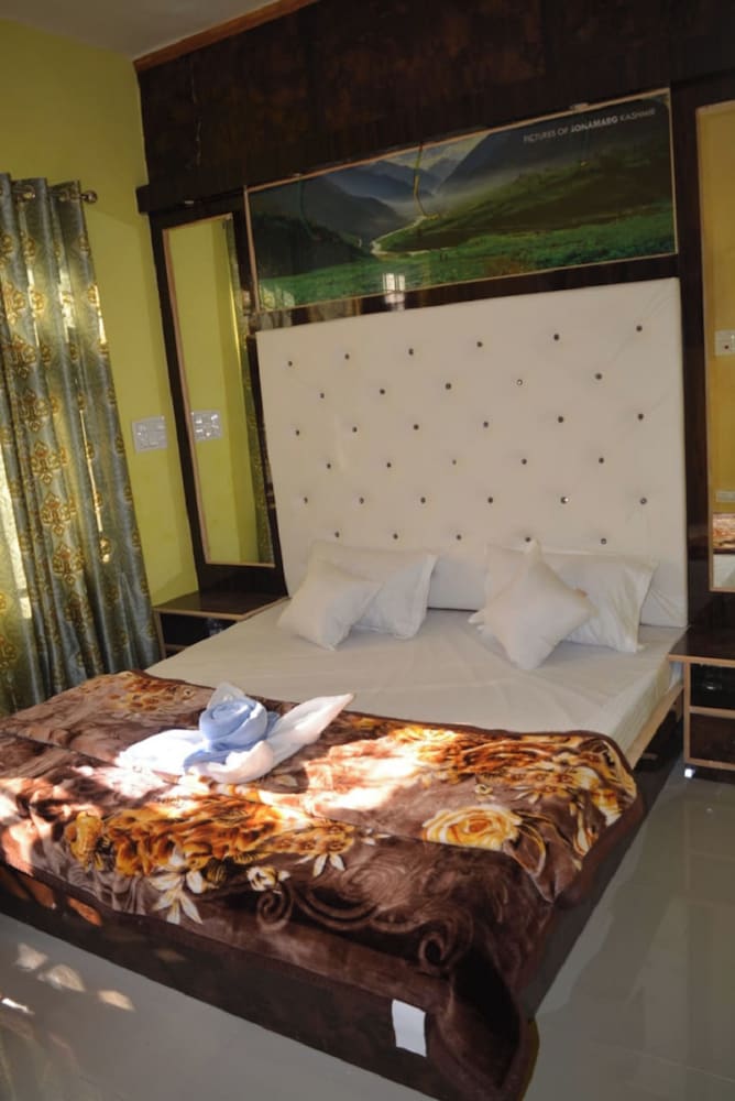 Deluxe Double Room - Photo 8
