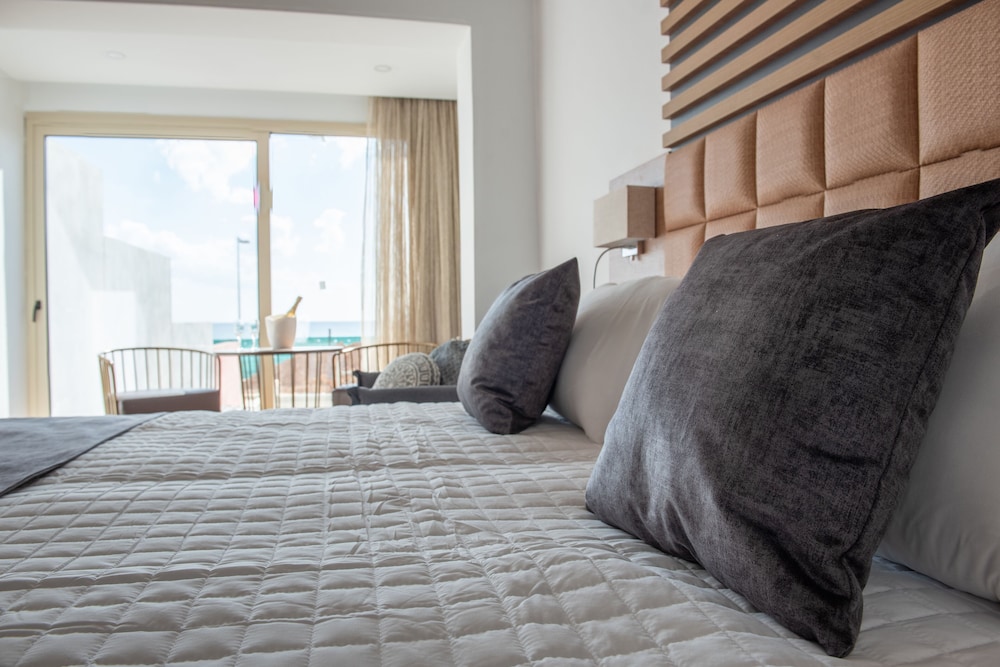 Studio Suite, Private Pool, Sea View photo 2