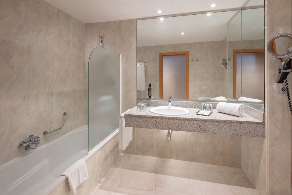 Suite (2 adults and 2 children) photo 3