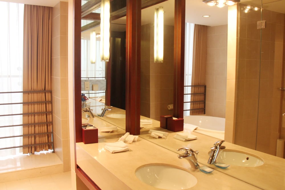 Standard Room, 1 Double Bed, Private Bathroom - Photo 2