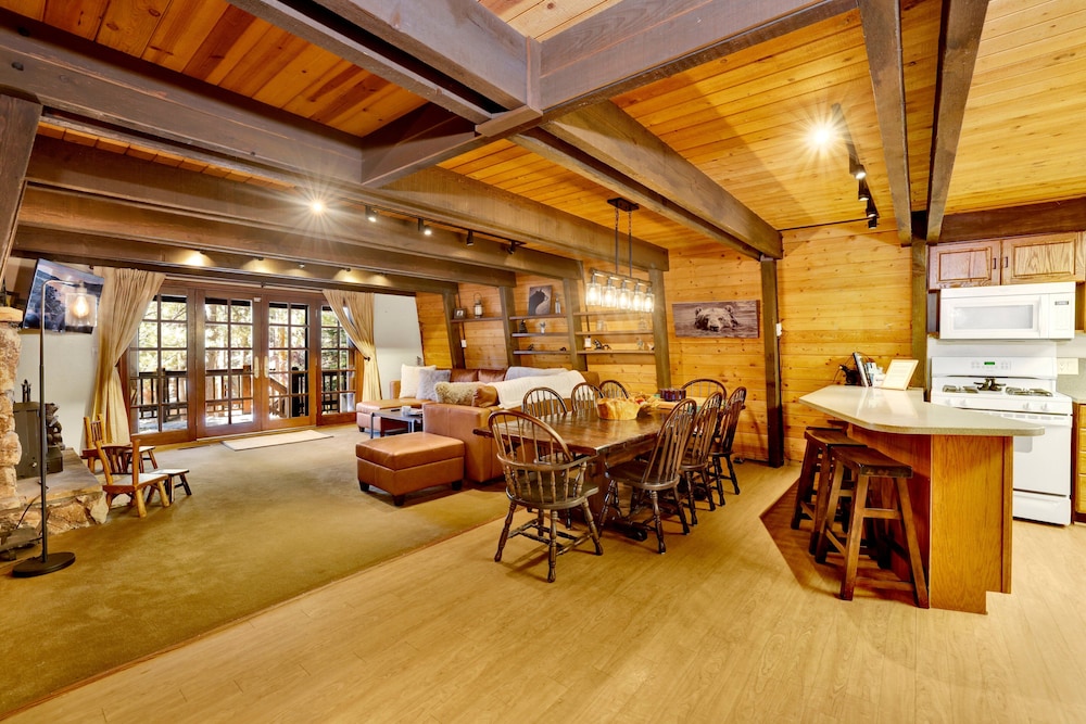 Cabin, Multiple Beds, Hot Tub, Mountain View (2521)