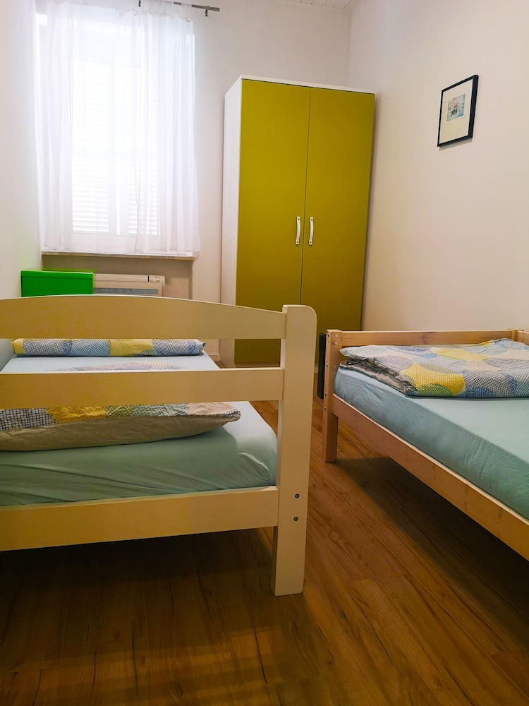 Room, 2 Twin Beds, Non Smoking, Shared Bathroom - Photo 12