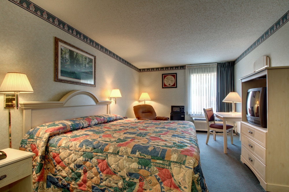 Room, 1 King Bed with Recliner, Accessible (Smoking) photo 2