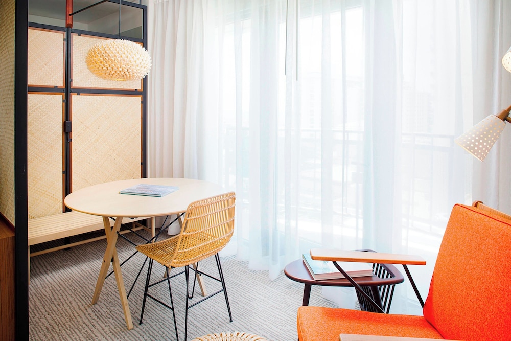 Suite, 1 King Bed, Corner