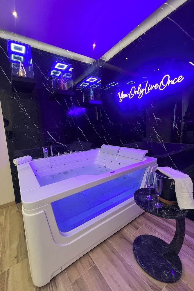 King Room with Spa Bath