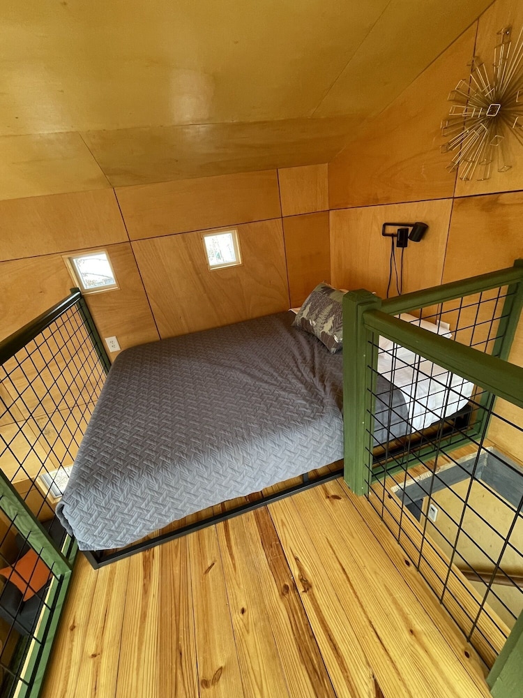 Romantic Tree House, 1 Queen Bed with Sofa bed, Balcony, River View