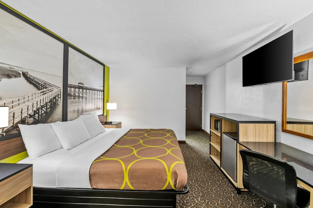 Room, 1 King Bed, Non Smoking - Photo 6