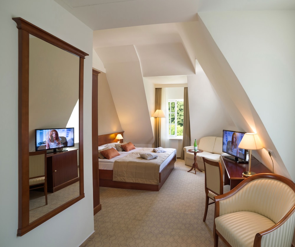Premium Double Room, Park View - 4 Star (historic building) photo 1