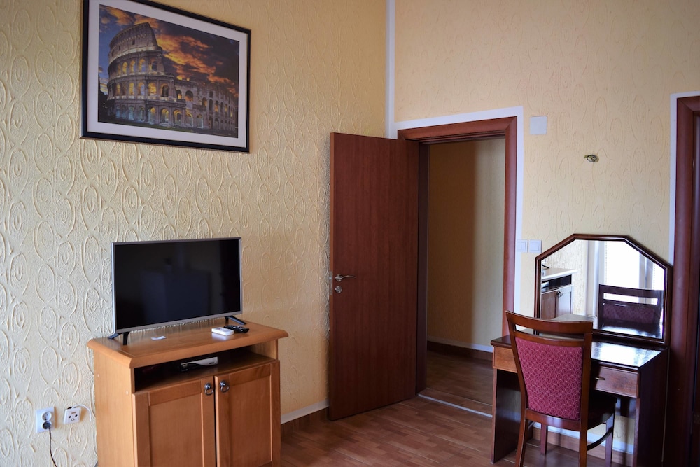 Basic Room, 2 Twin Beds, Mountain View photo 1