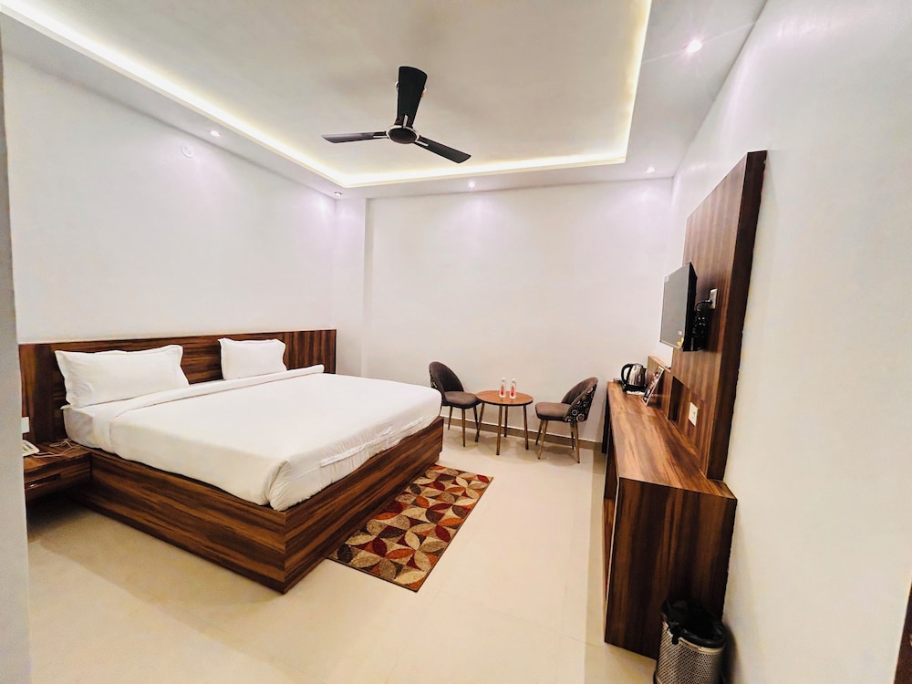 Deluxe Double Room, City View