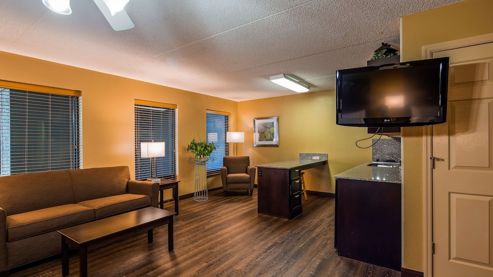 Suite, 2 Queen Beds, Non Smoking, Kitchenette (Walk-in Shower;with Sofabed) photo 2