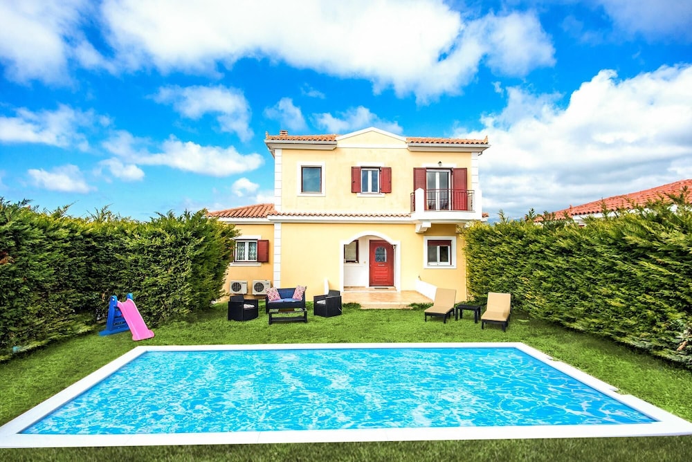 Villa photo 1