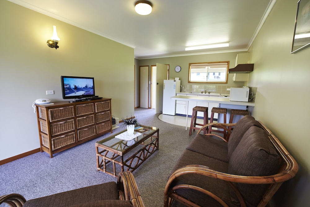 Standard Twin Room, 1 Bedroom, Balcony, Ground Floor photo 2