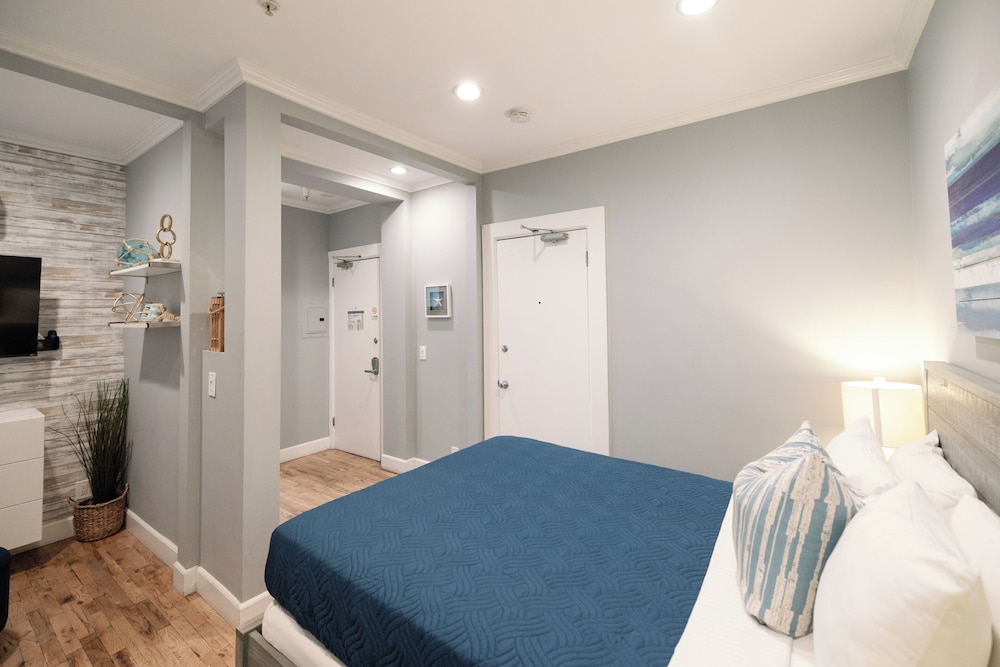 Adorable 1-Bedroom Suite photo 2