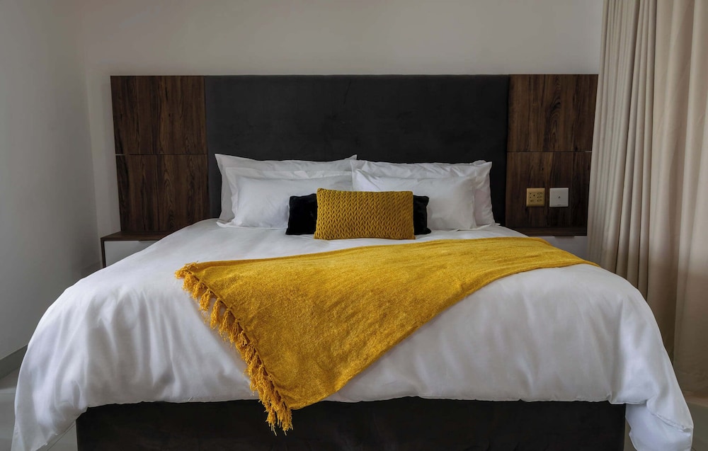 Standard Room, 1 King Bed photo 1