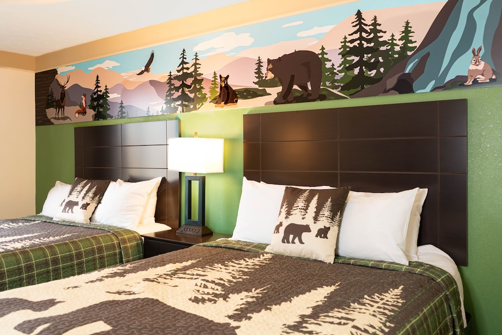Deluxe Room, 2 Queen Beds - Photo 1