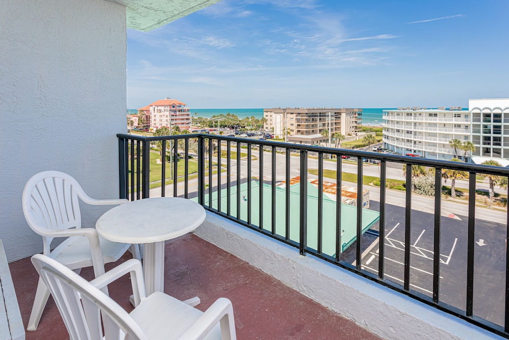 One Bedroom Queen Suite - Ocean view - Photo 8