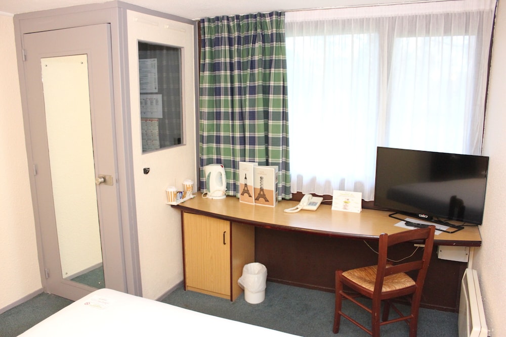 Standard Room, 2 Twin Beds - Photo 9