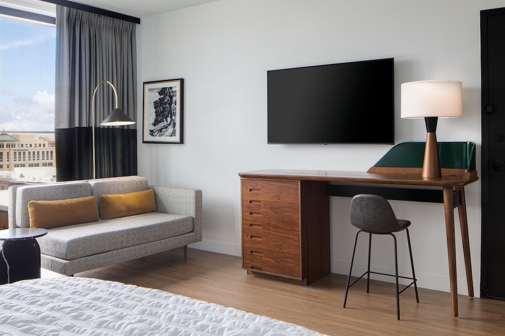 Classic Room, 2 Queen Beds (Mobility Accessible, Roll-in Shower) photo 3