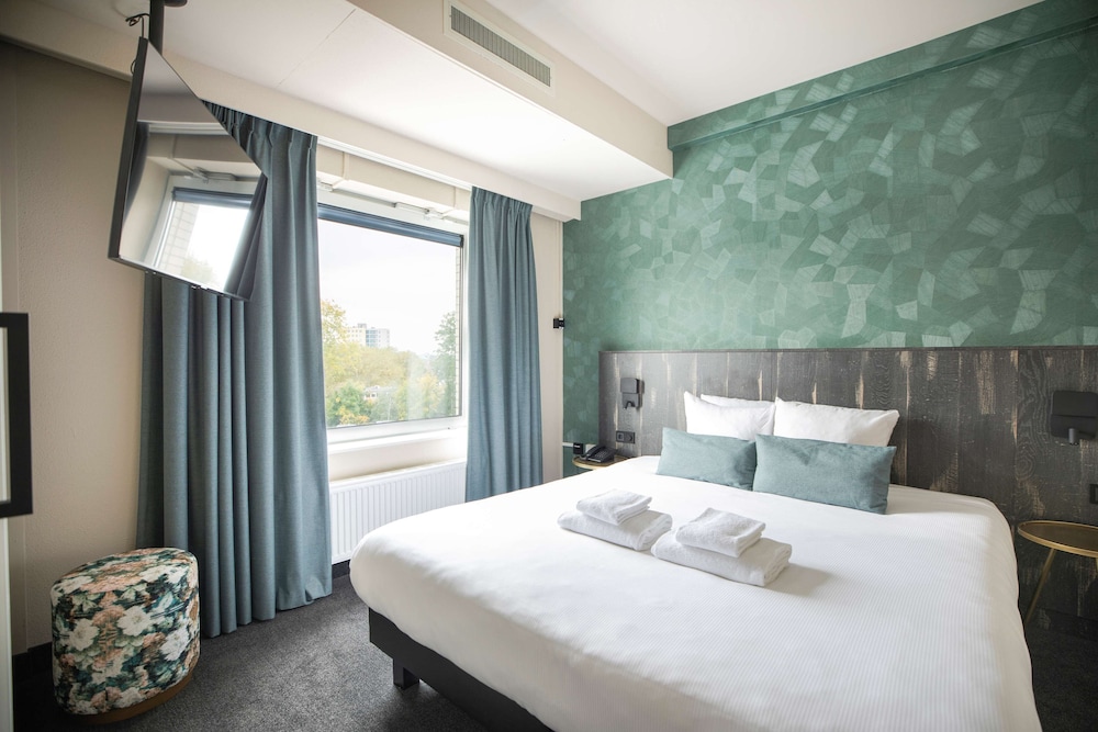 Comfort Room, 1 King Bed, Non Smoking (with Sofabed) - Photo 3