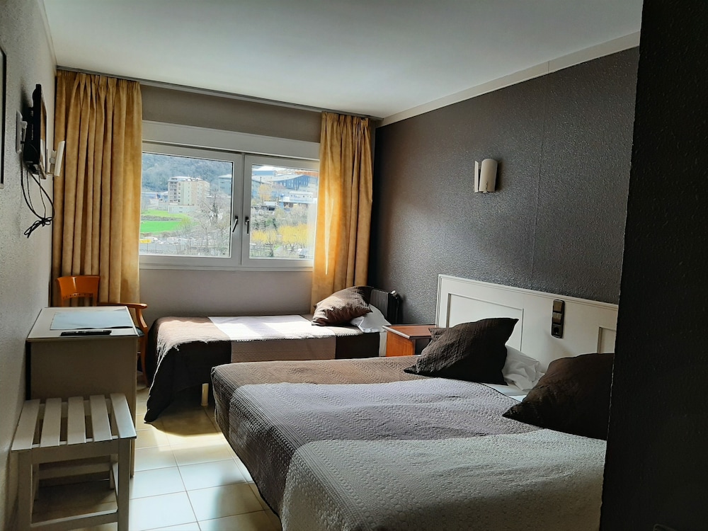 Standard Triple Room, 3 Twin Beds, Private Bathroom, Mountain View photo 1