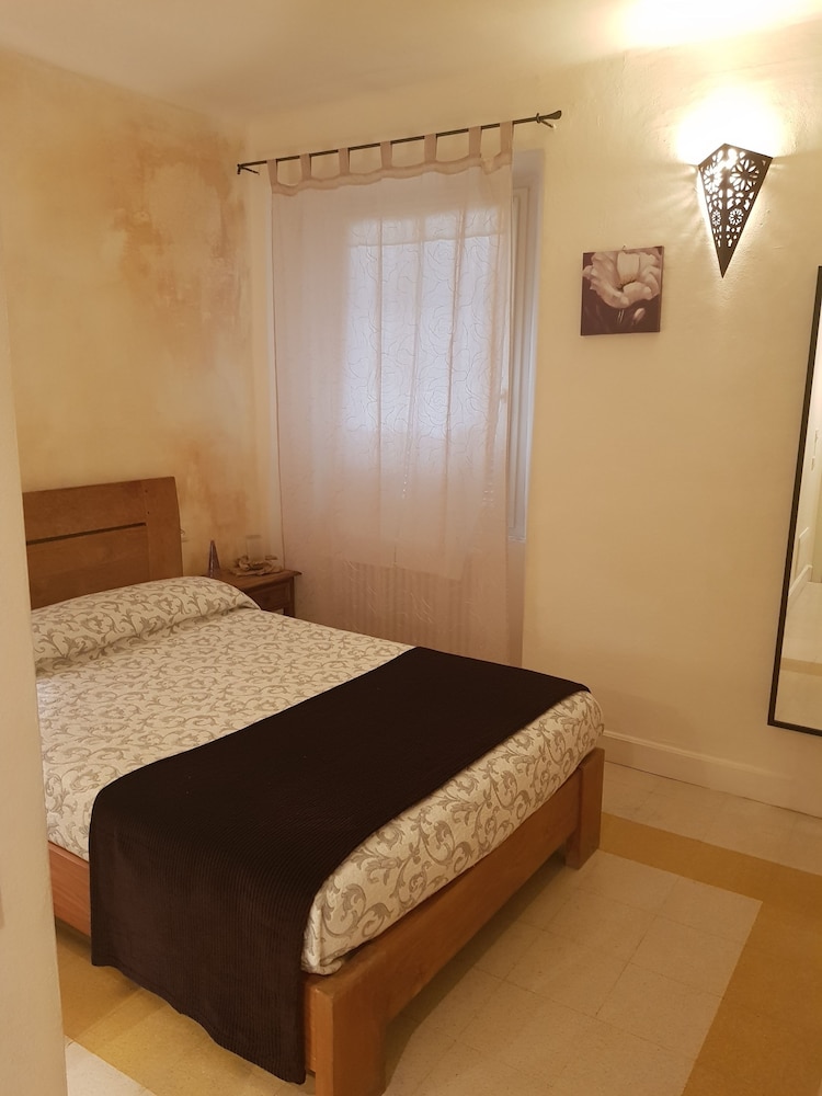 Economy Double Room - Photo 4